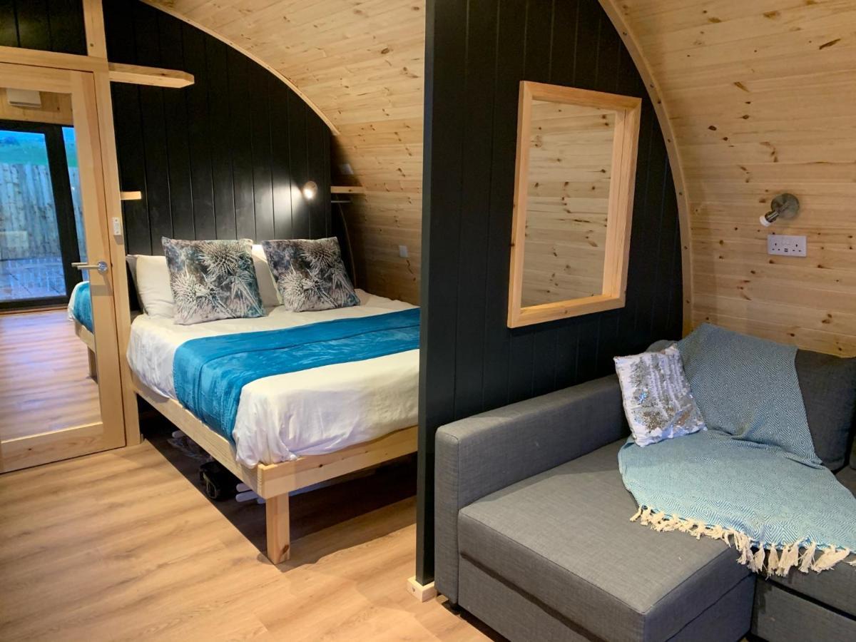 Thistle Pod Farm Stay With Hottub Sleeps 2 Galston  Eksteriør bilde