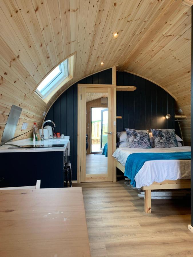 Thistle Pod Farm Stay With Hottub Sleeps 2 Galston  Eksteriør bilde