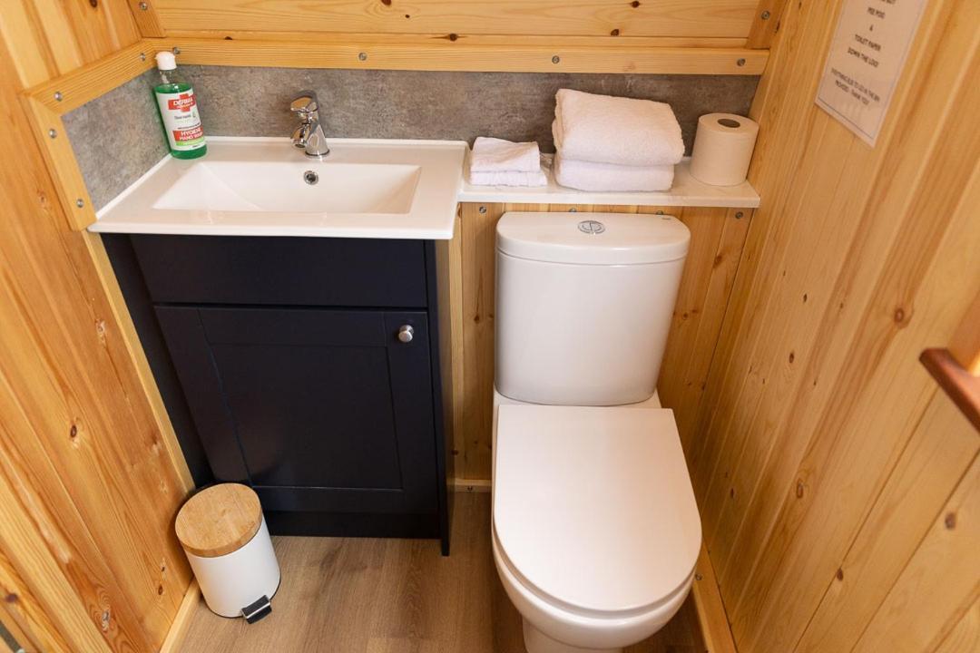 Thistle Pod Farm Stay With Hottub Sleeps 2 Galston  Eksteriør bilde